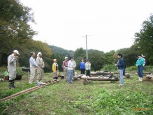 棚田の米を脱穀、みんなで新米を味わう収穫祭